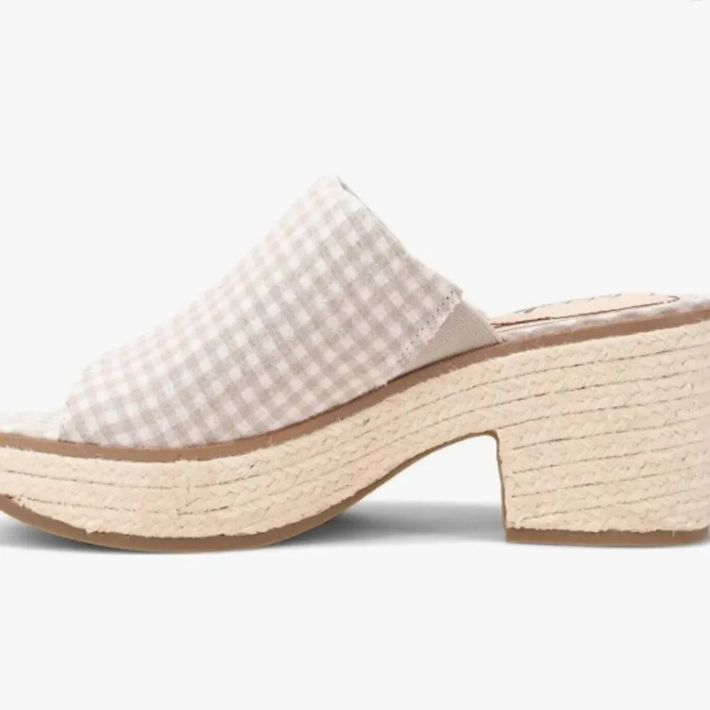 Life Stride Paradise Natural Gingham NWOT Size 10